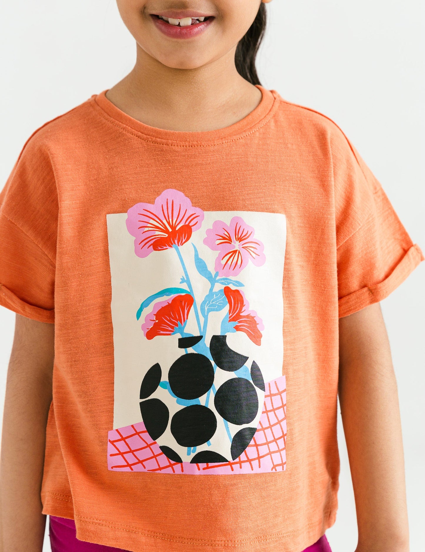 FLOWER VASE GRAPHIC T-SHIRT