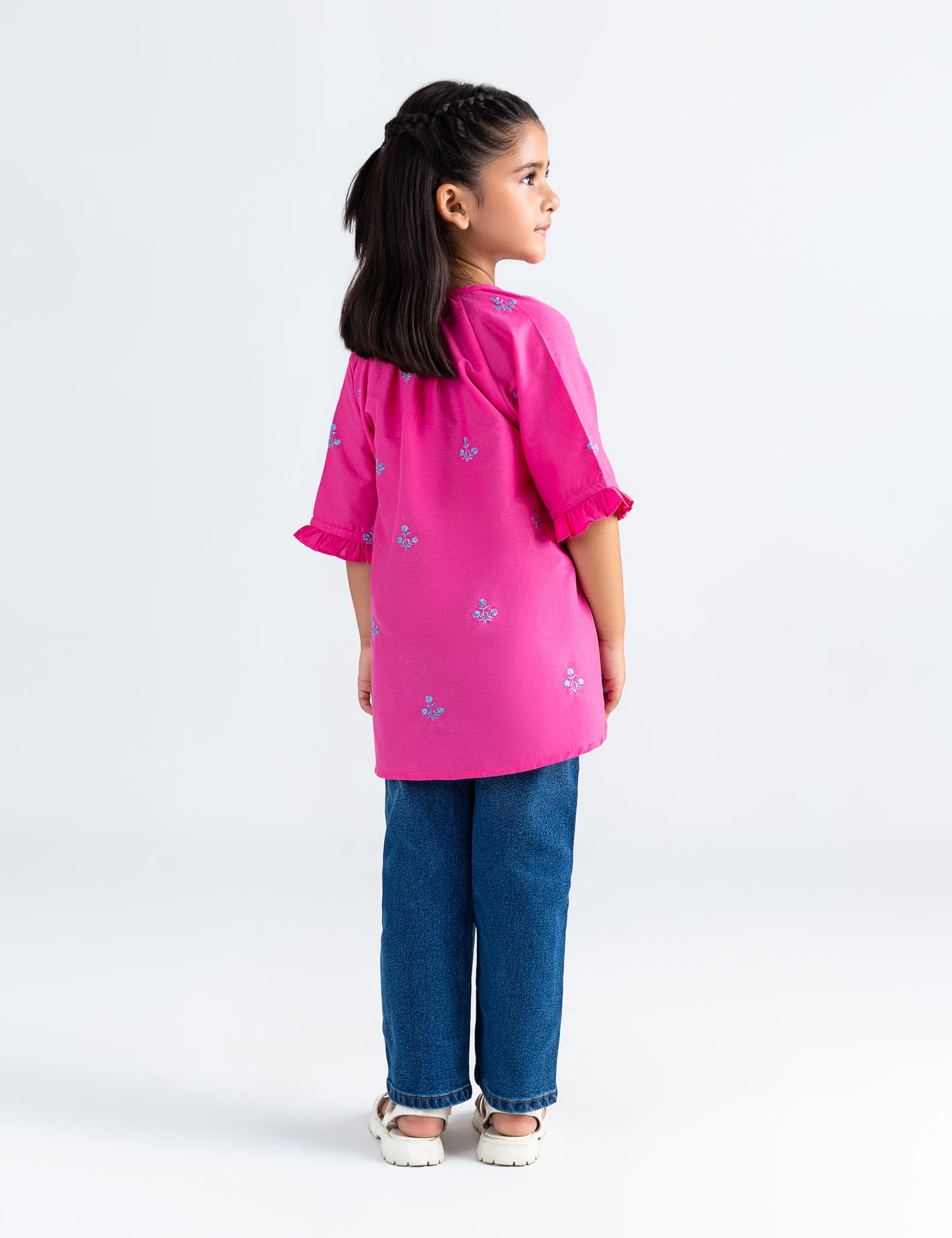FLORAL EMBROIDERED TOP