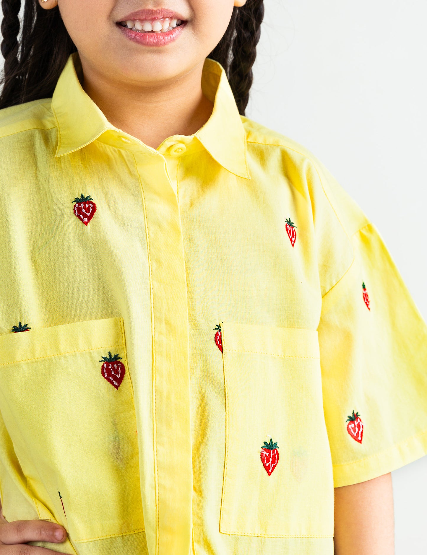 EMBROIDERED BUTTON DOWN TOP