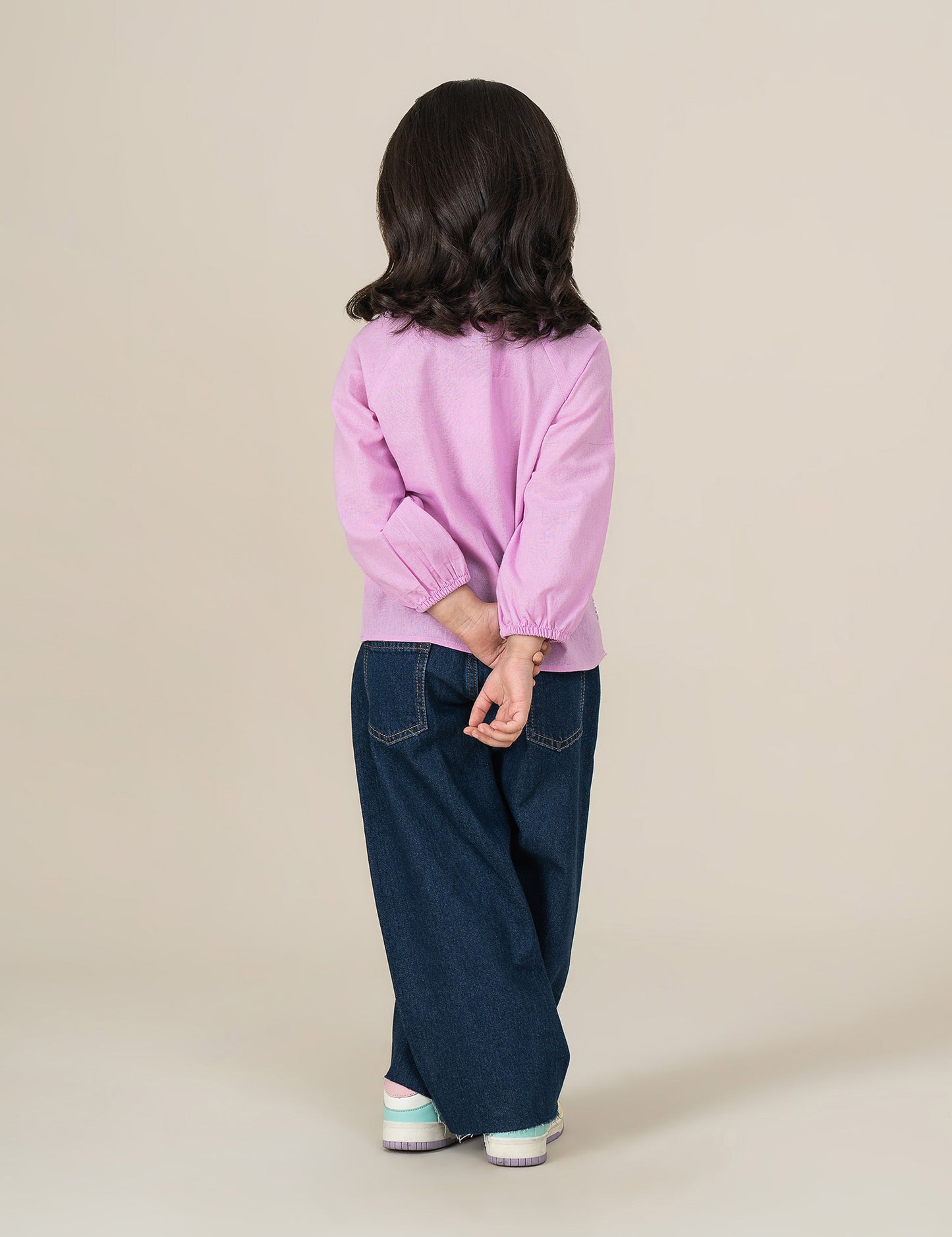 BUTTON DOWN LACE HEM TOP