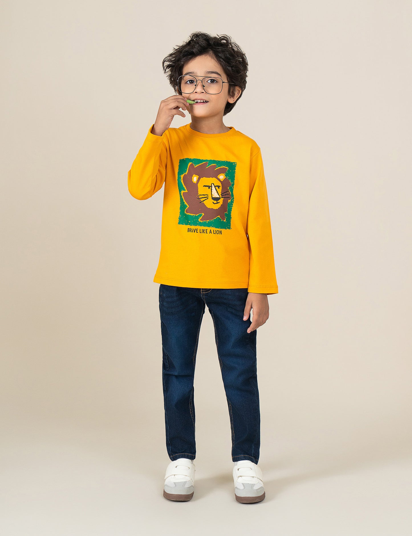 BRAVE LIKE A LION PRINTED T-SHIRT