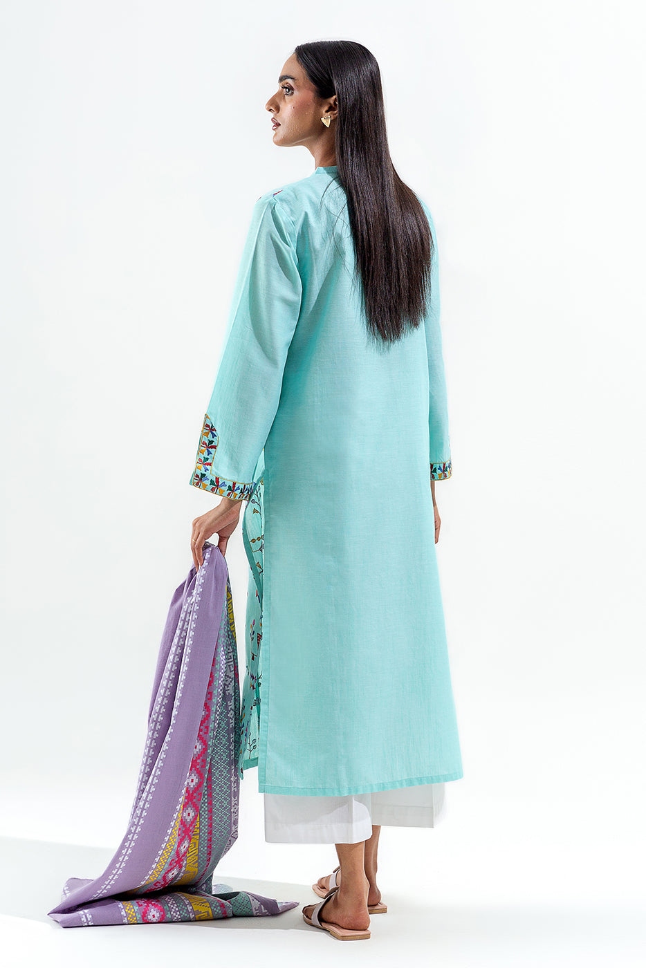2 PIECE EMBROIDERED CHAMBREY SUIT (PRET)