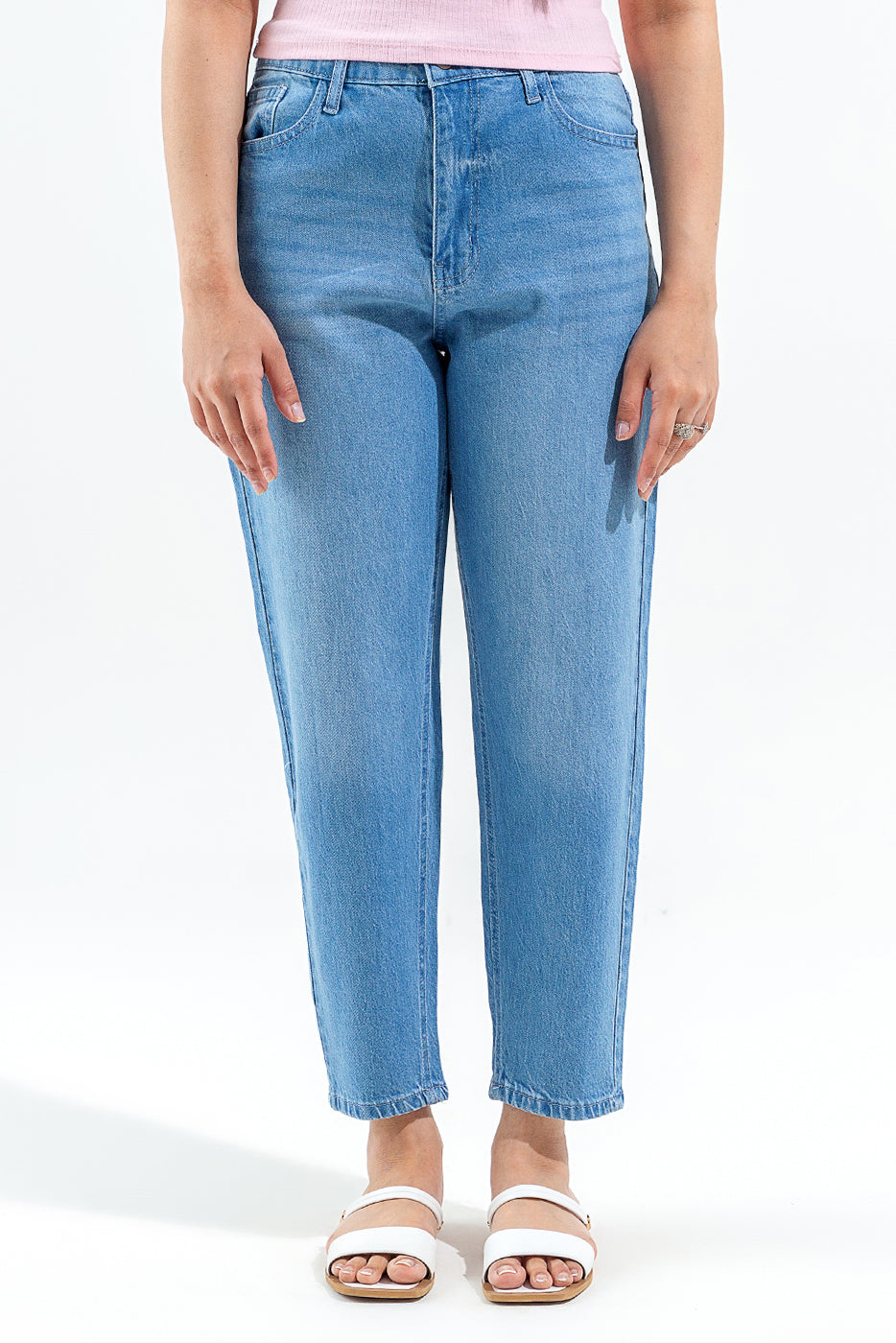 HIGH-RISE MOM JEANS