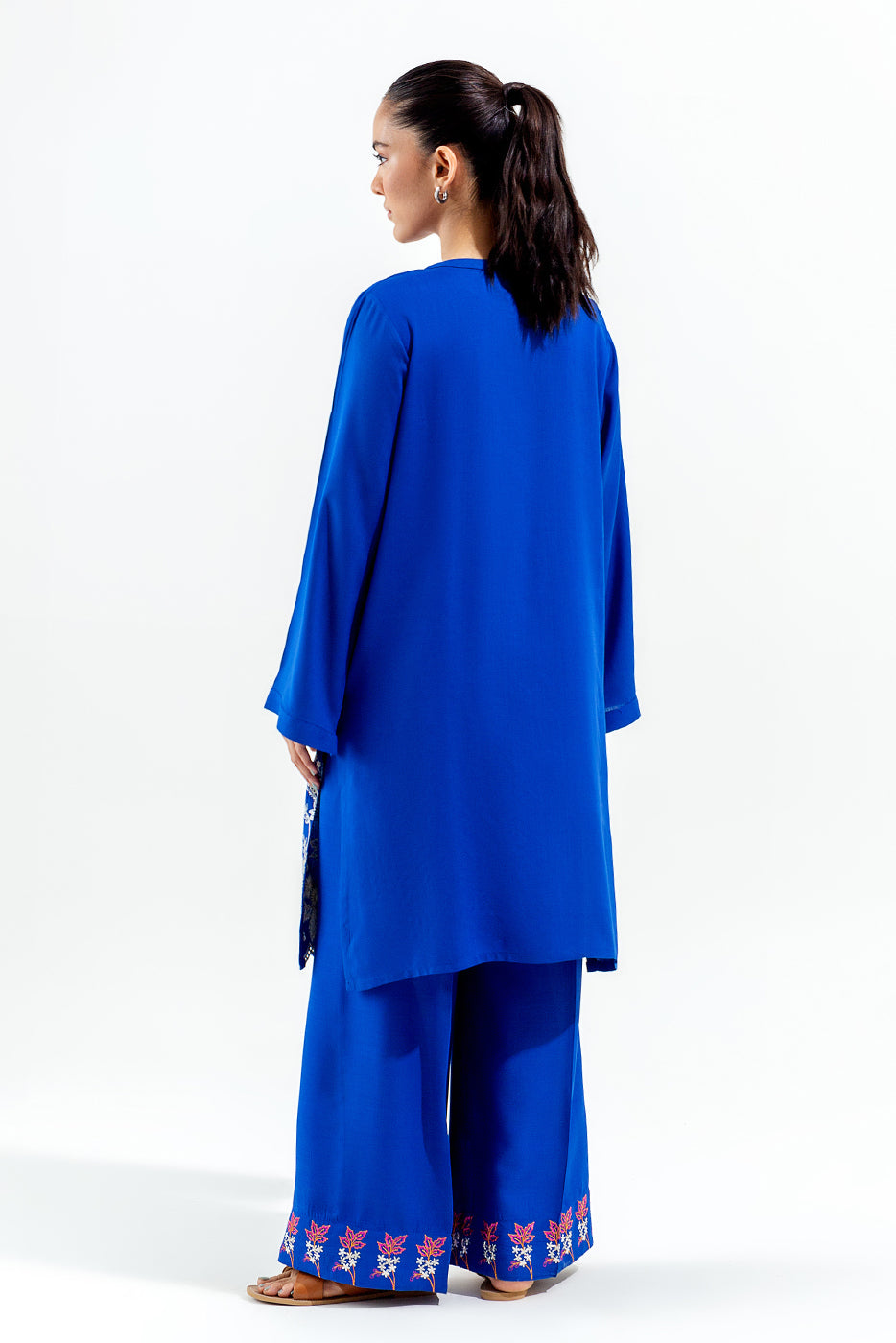 2 PIECE EMBROIDERED SLUB VISCOSE SUIT (PRET)