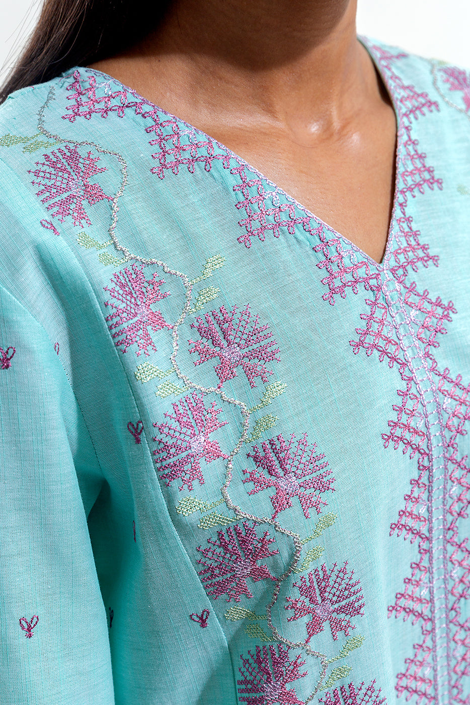 2 PIECE EMBROIDERED CHAMBREY SUIT (PRET)