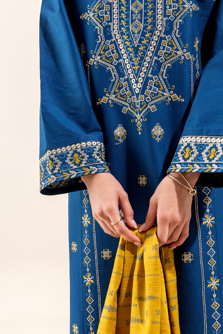 3 PIECE EMBROIDERED LAWN SUIT (UNSTITCHED)
