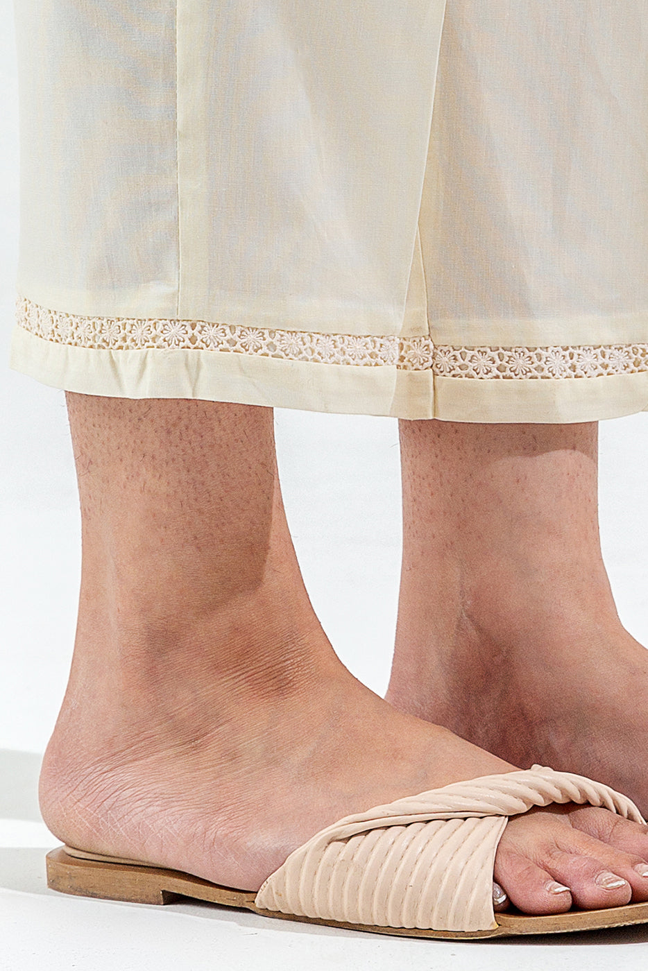 BASIC STRAIGHT PANTS