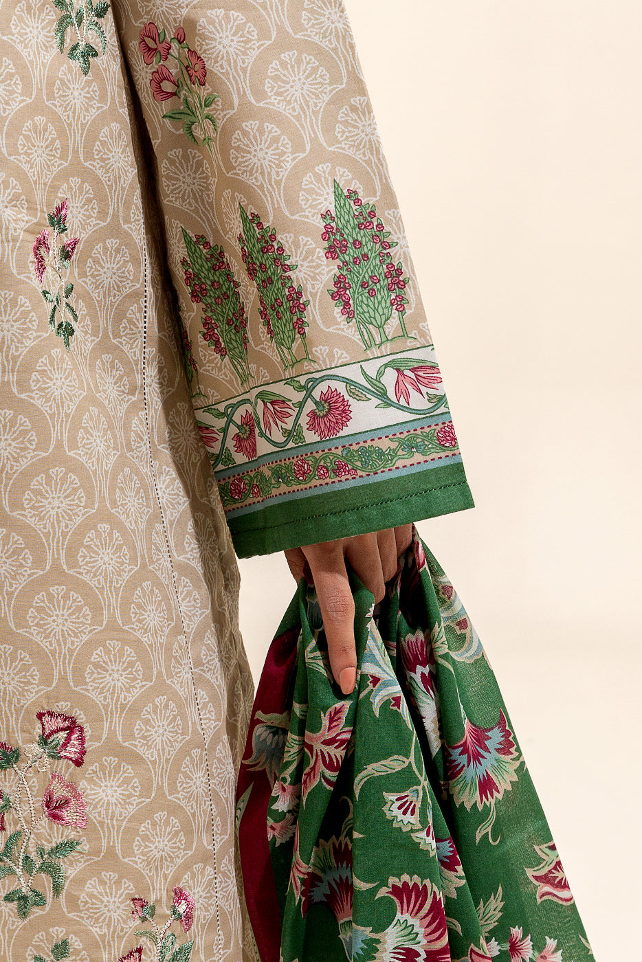 3 PIECE EMBROIDERED LAWN SUIT-CREWEL BEIGE (UNSTITCHED)