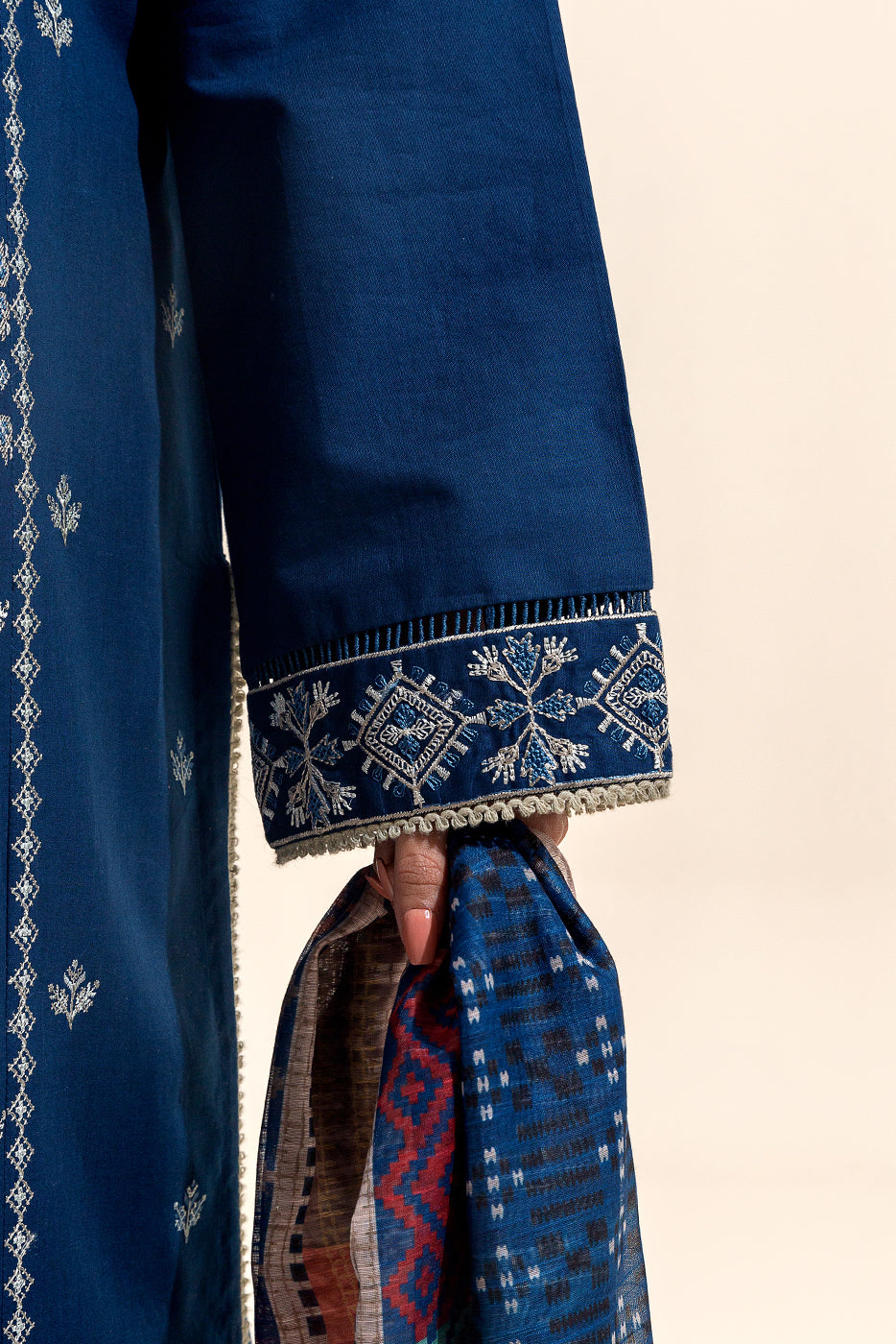 3 PIECE EMBROIDERED LAWN SUIT-ORIENTAL AZURE (UNSTITCHED)