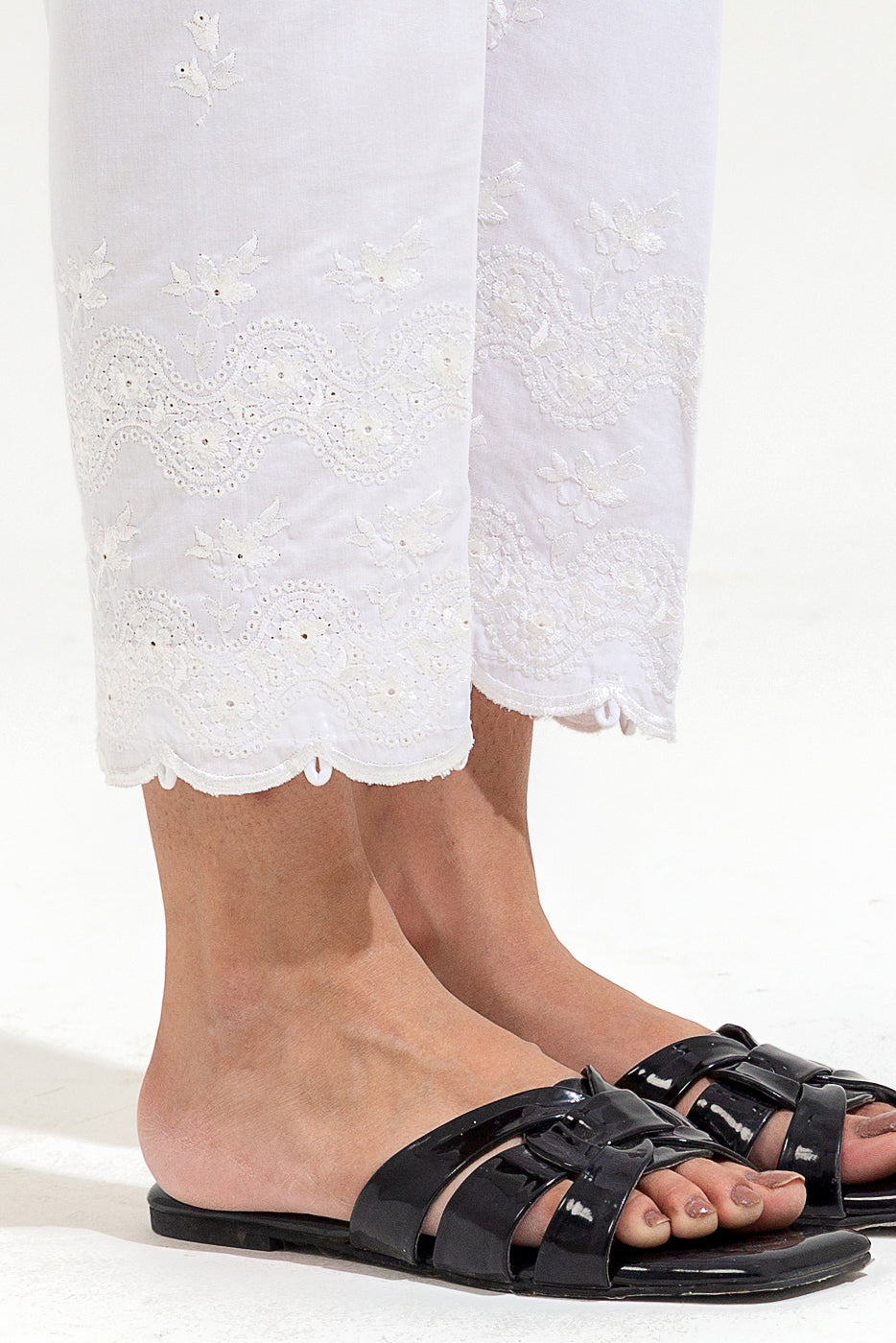 EMBROIDERED STRAIGHT PANTS