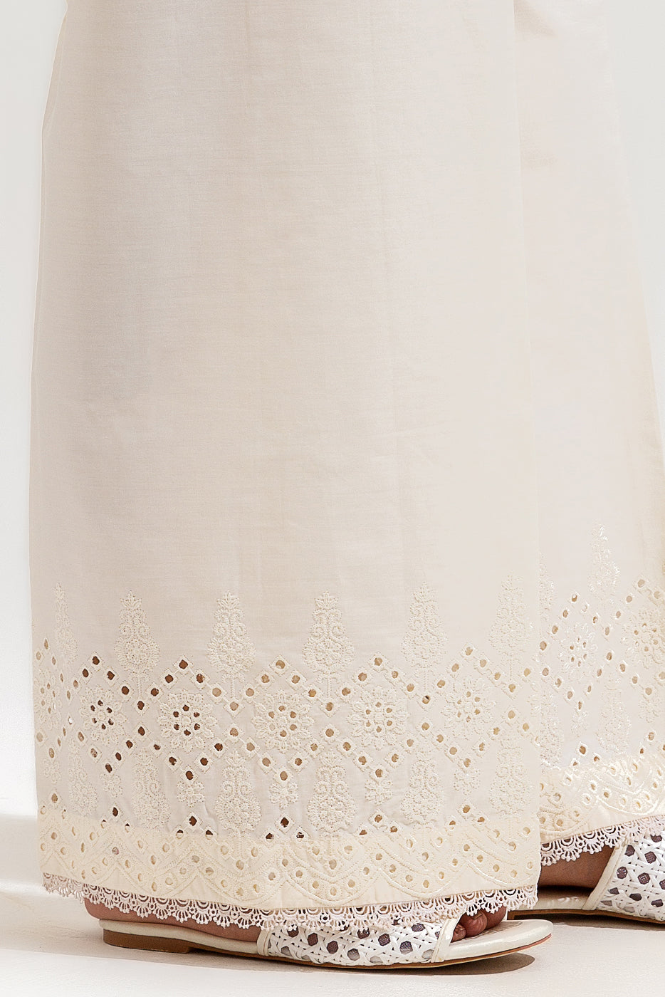 EMBROIDERED STRAIGHT PANTS