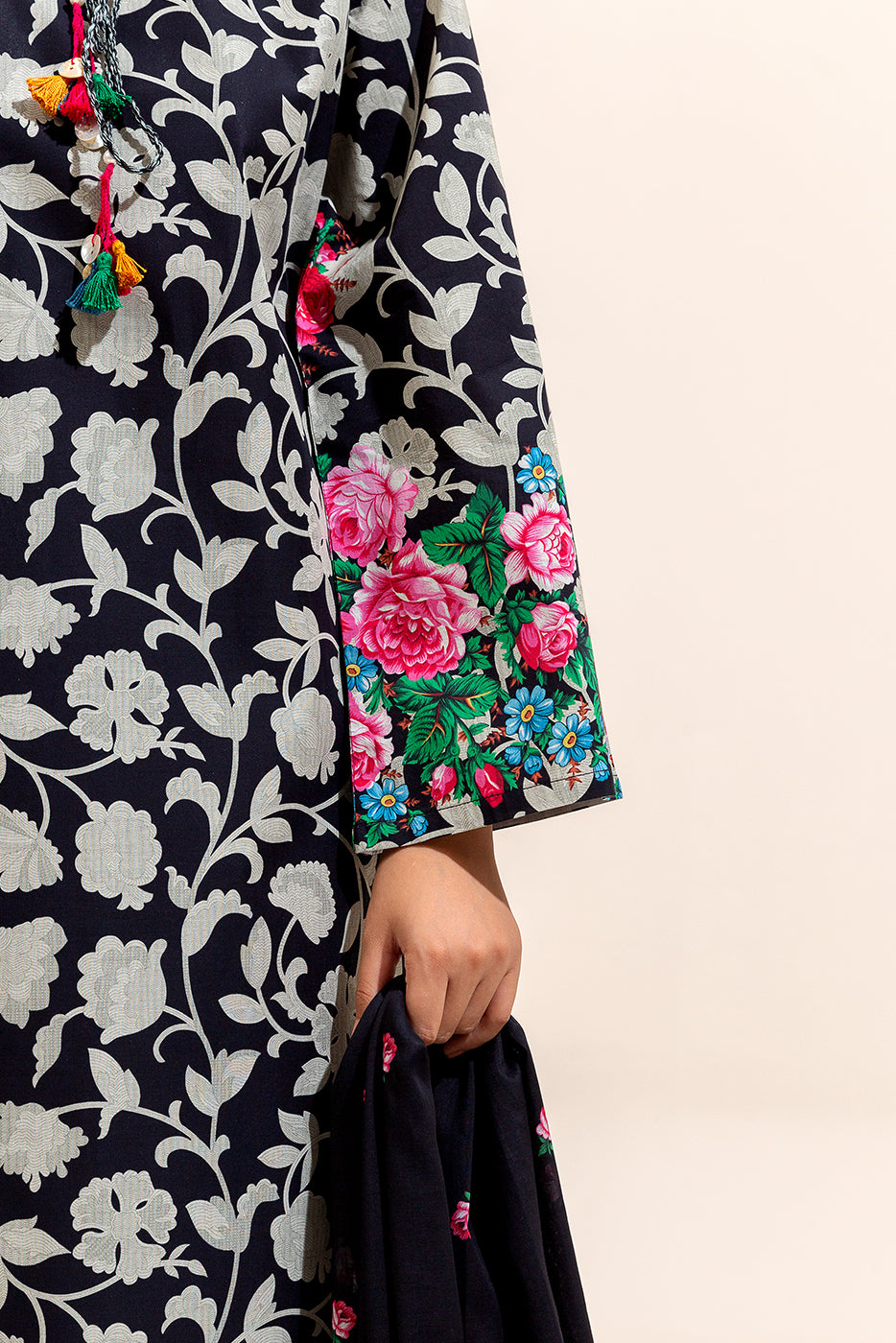 3 PIECE PRINTED LAWN SUIT-RAVEN BLOOM (UNSTITCHED)