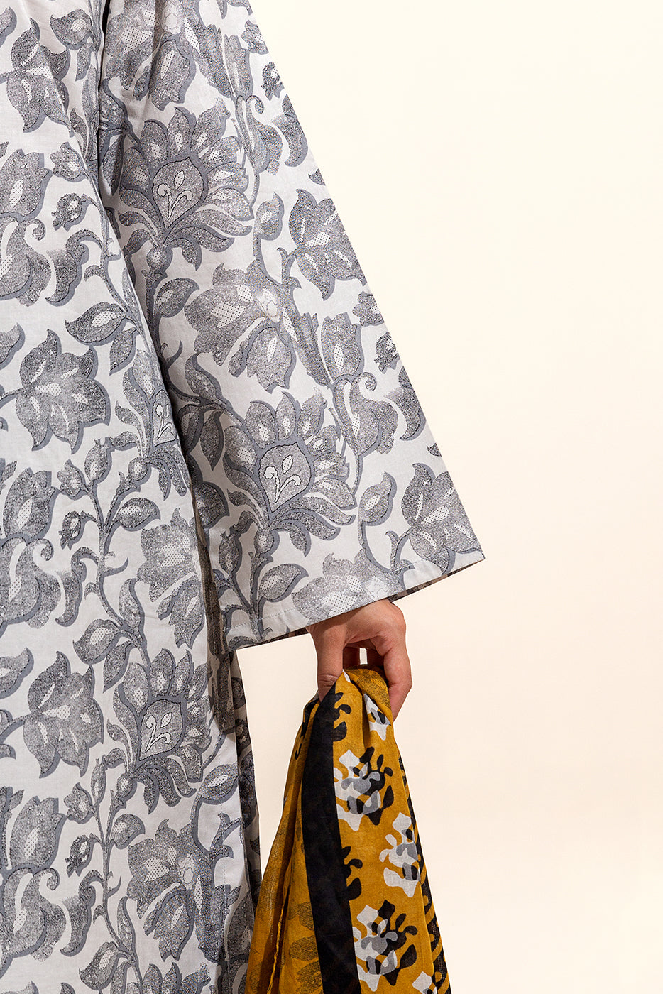 3 PIECE PRINTED LAWN SUIT-CREAMY VERVE (UNSTITCHED)