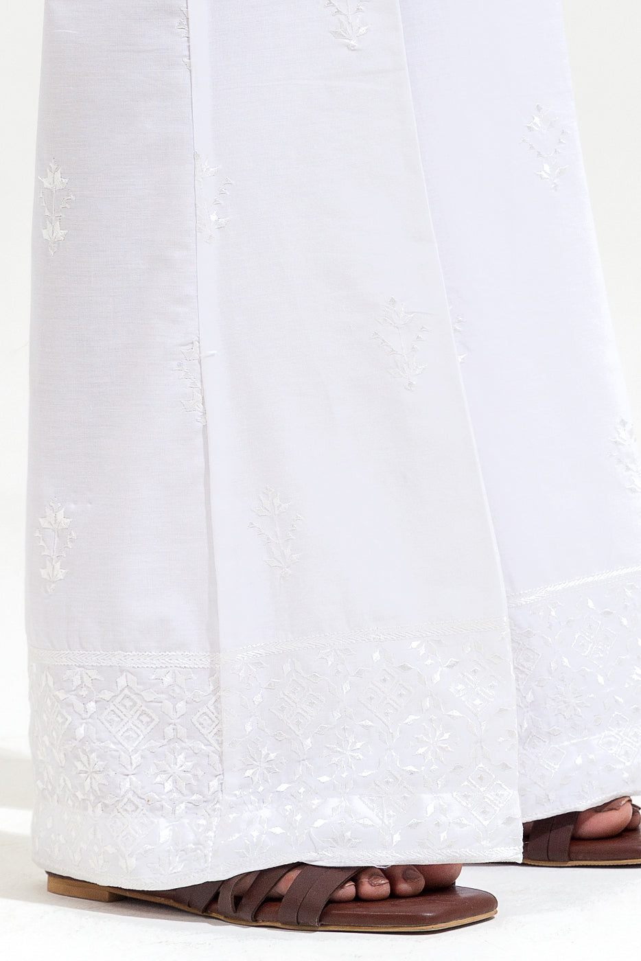 EMBROIDERED STRAIGHT PANTS