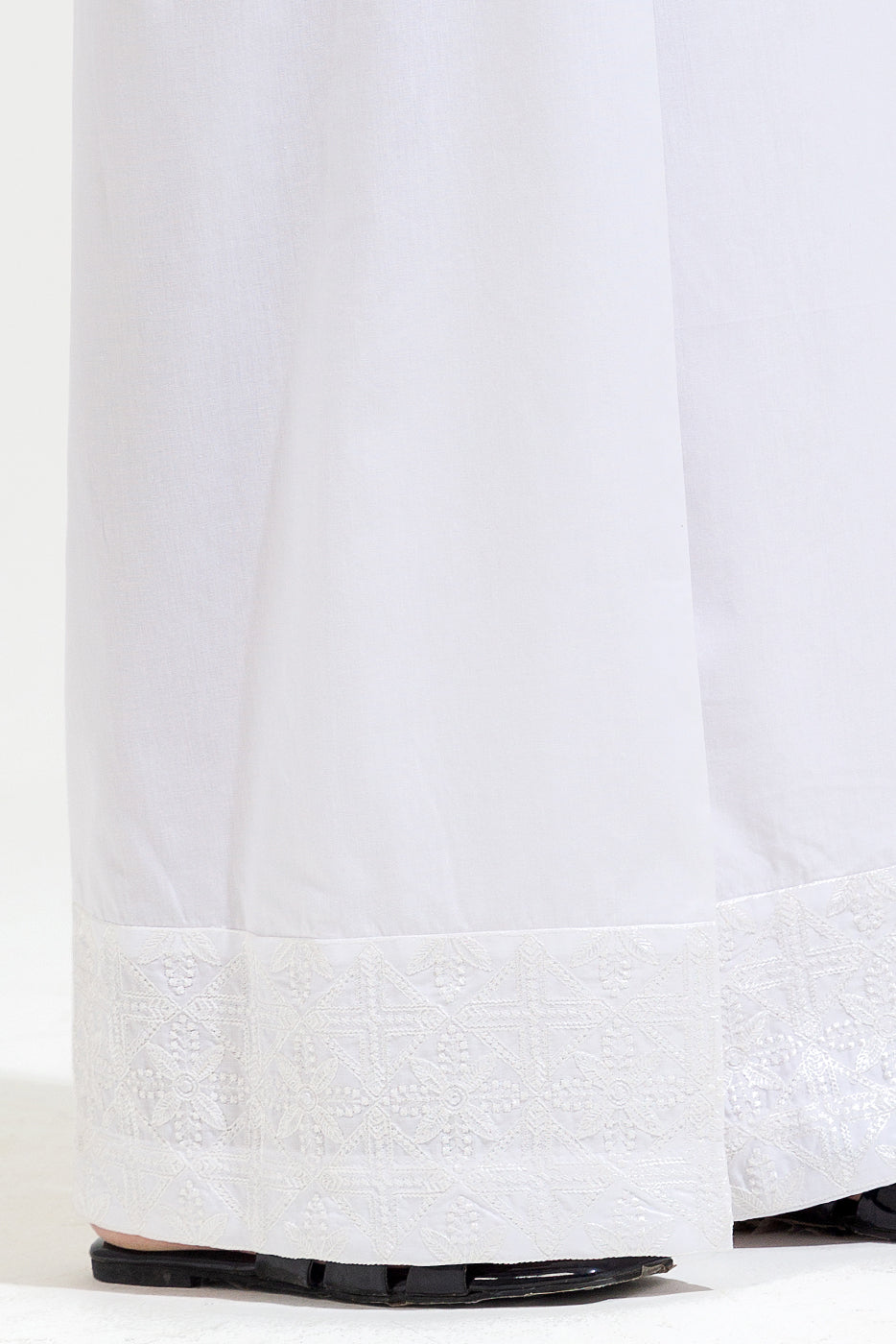 EMBROIDERED SLACK PANTS