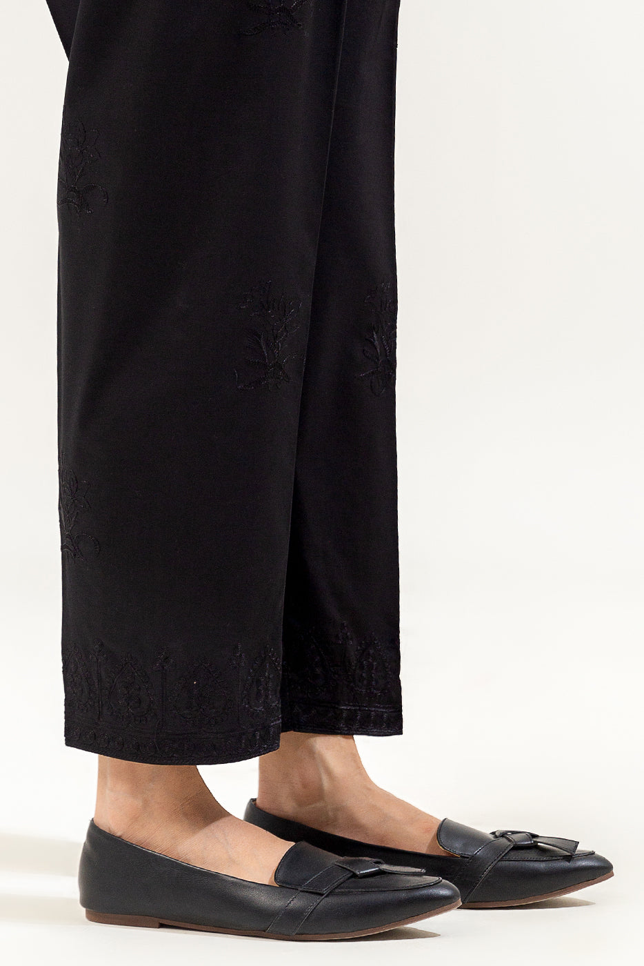 EMBROIDERED STRAIGHT PANTS