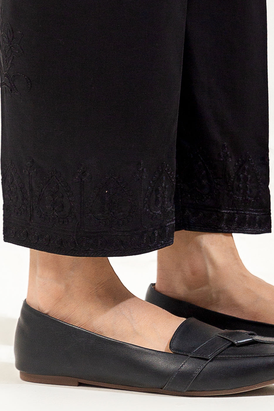EMBROIDERED STRAIGHT PANTS