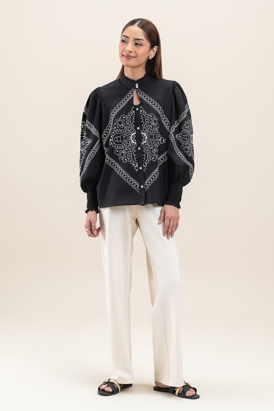 EMBROIDERED KEYHOLE BLOUSE