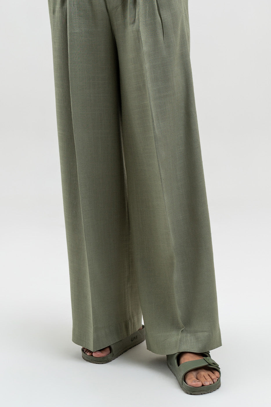 WIDE LEG PLEATED TROUSER