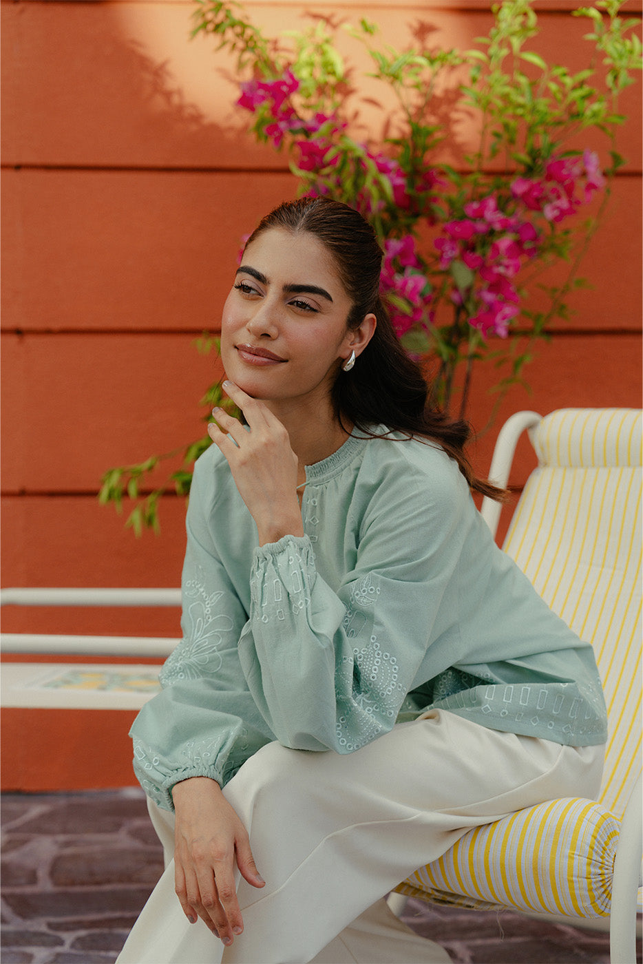 CROPPED EMBROIDERED BLOUSE