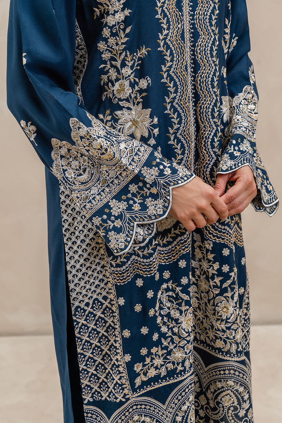 2 PIECE EMBROIDERED SILK SUIT (LUXURY-PRET)
