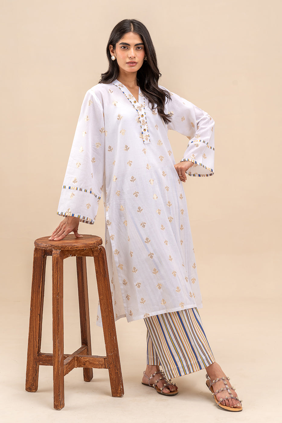2 PIECE EMBROIDERED JACQUARD SUIT (PRET)