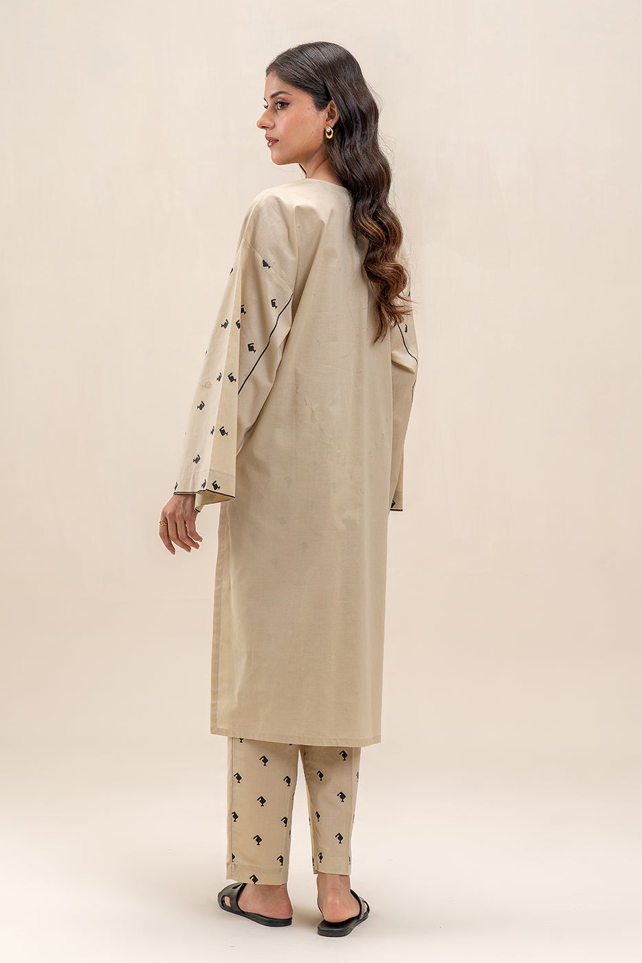 2 PIECE PRINTED LAWN SUIT (PRET)