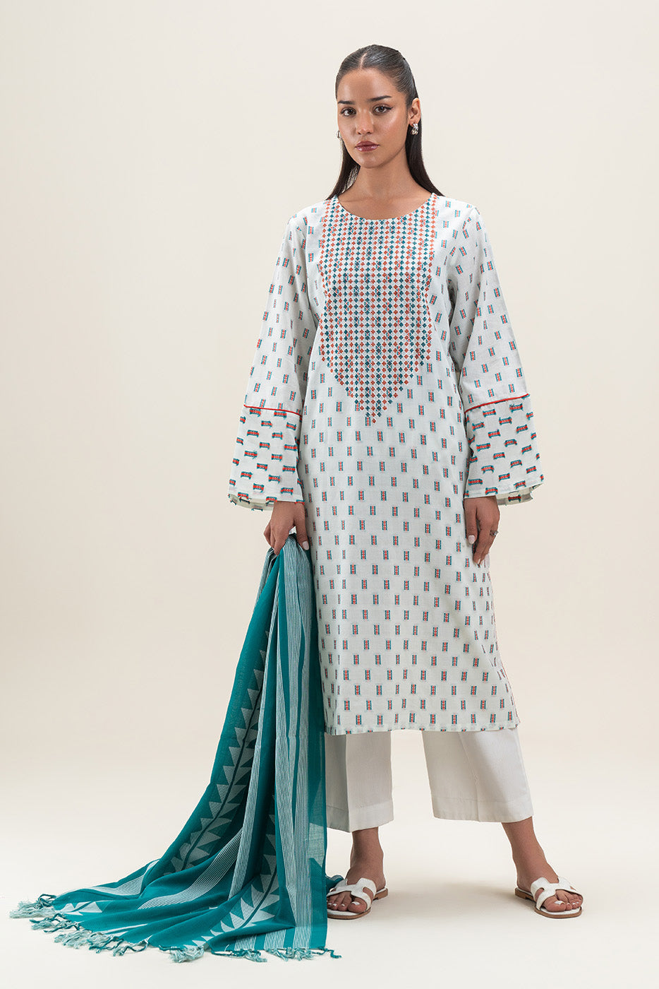 2 PIECE EMBROIDERED JACQUARD SUIT (PRET)