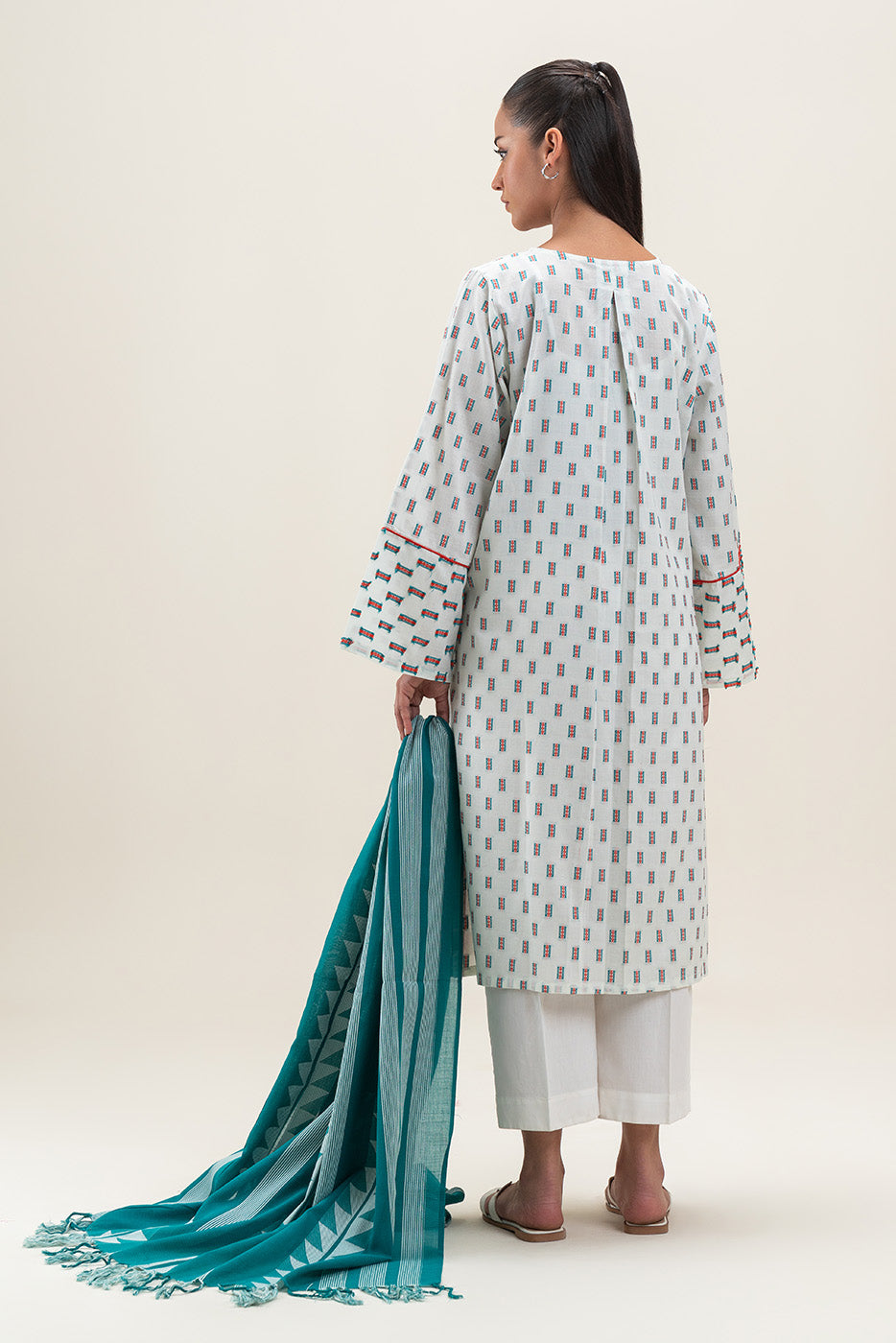 2 PIECE EMBROIDERED JACQUARD SUIT (PRET)