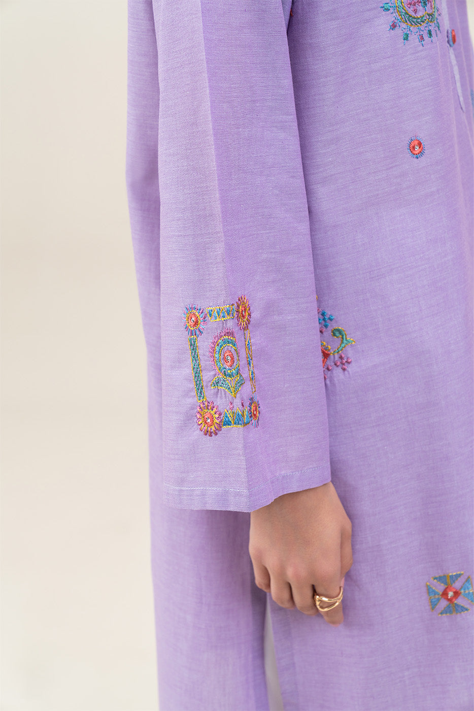 EMBROIDERED CHAMBRAY SHIRT (PRET)