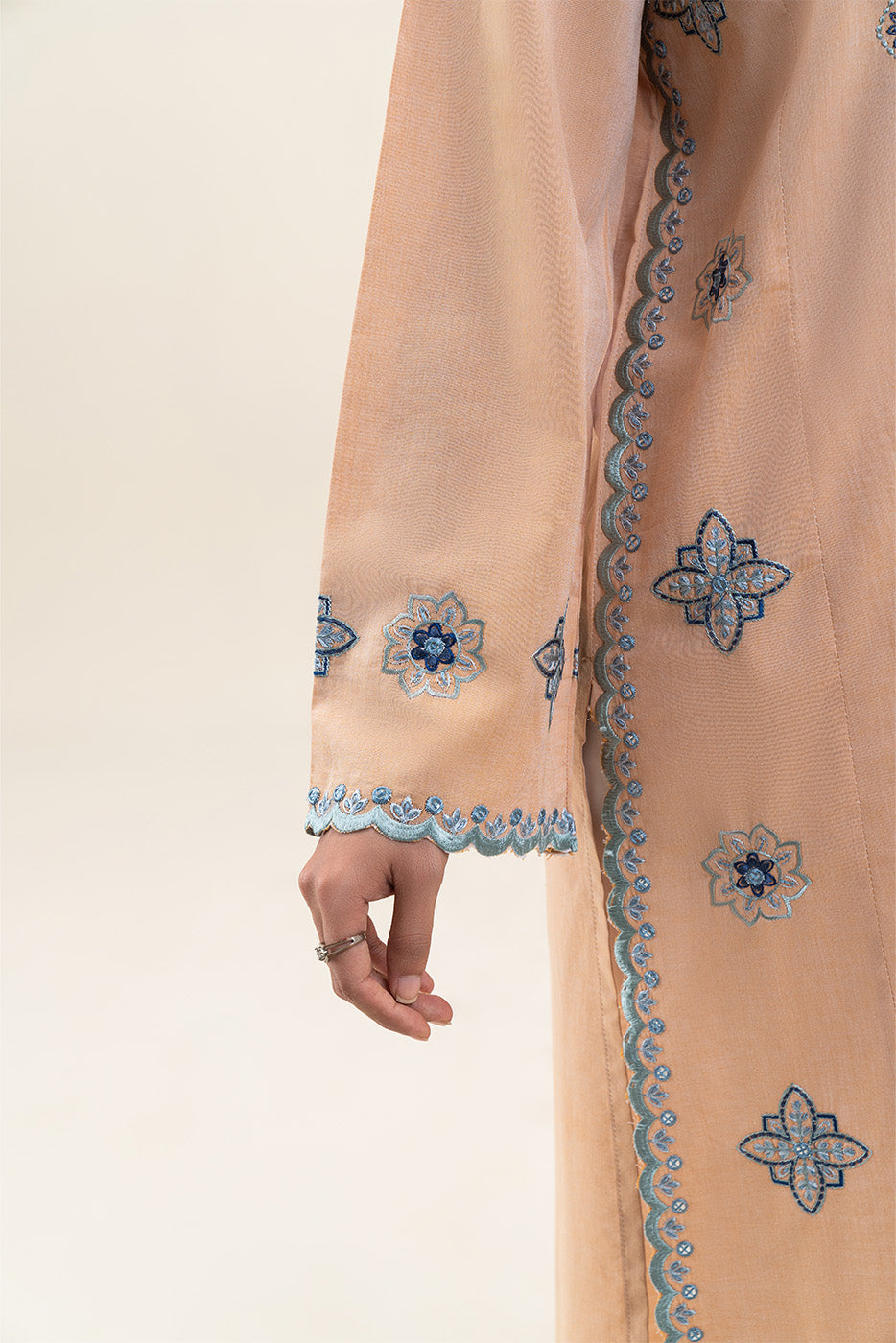 EMBROIDERED CHAMBRAY SHIRT (PRET)