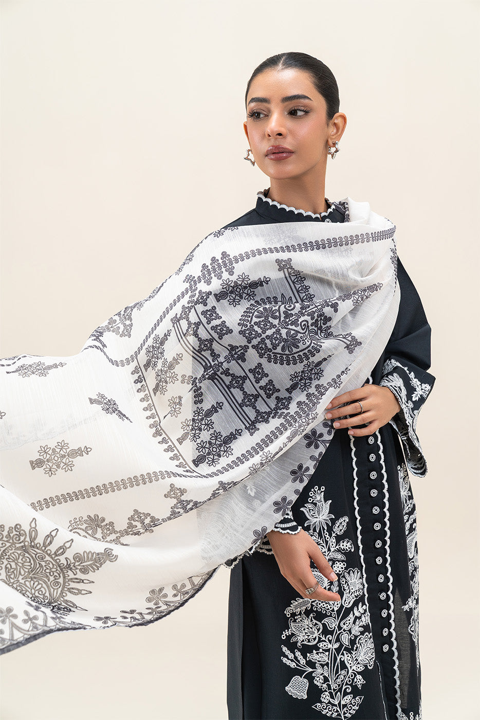 3 PIECE EMBROIDERED LAWN SUIT (PRET)