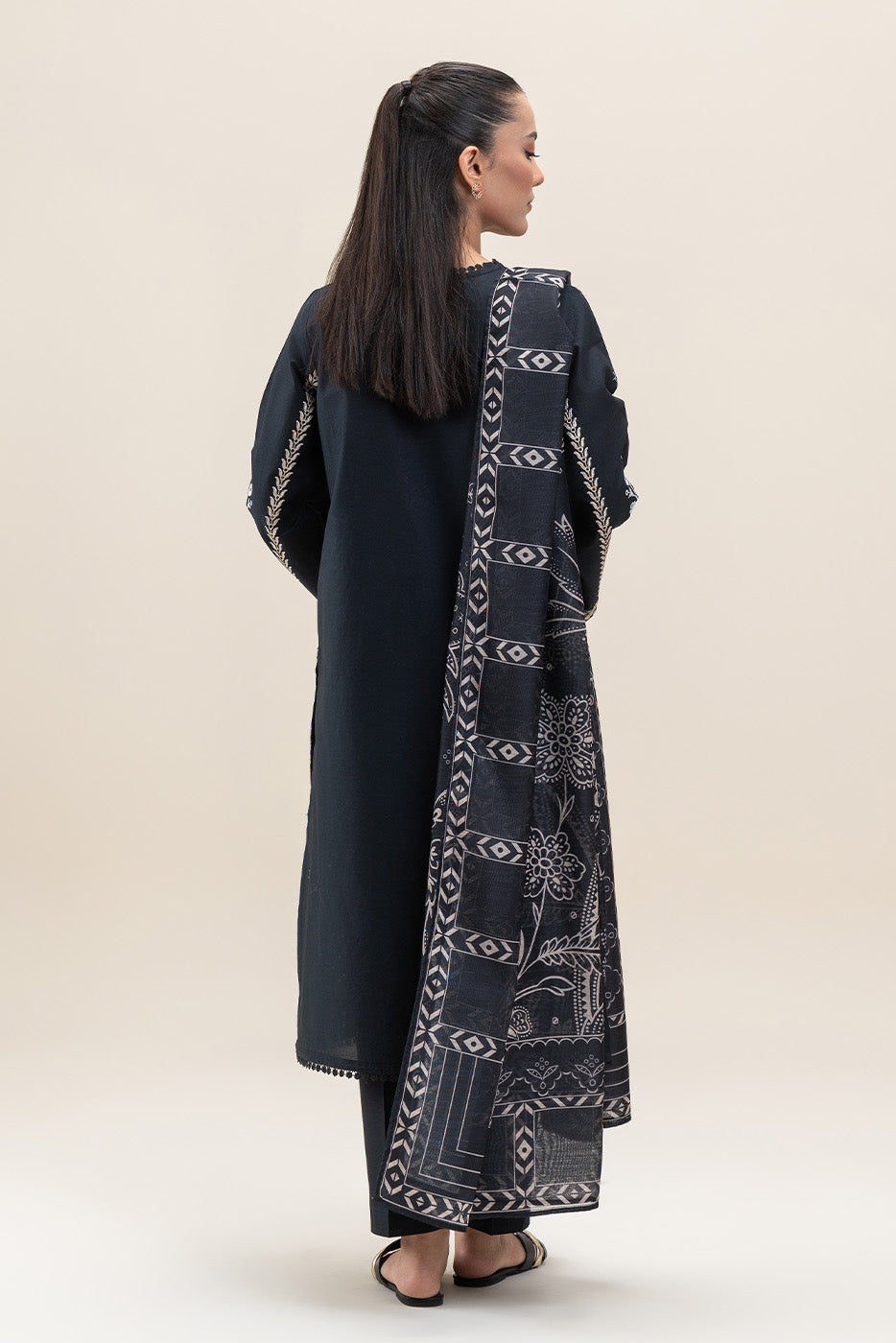 3 PIECE PRINTED LAWN SUIT (PRET)