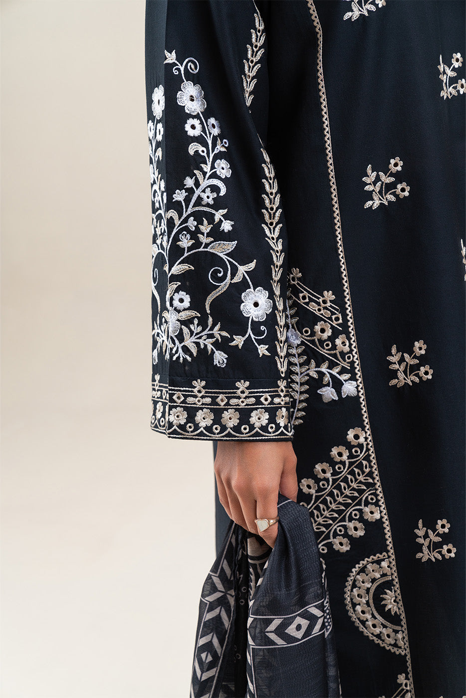 3 PIECE PRINTED LAWN SUIT (PRET)