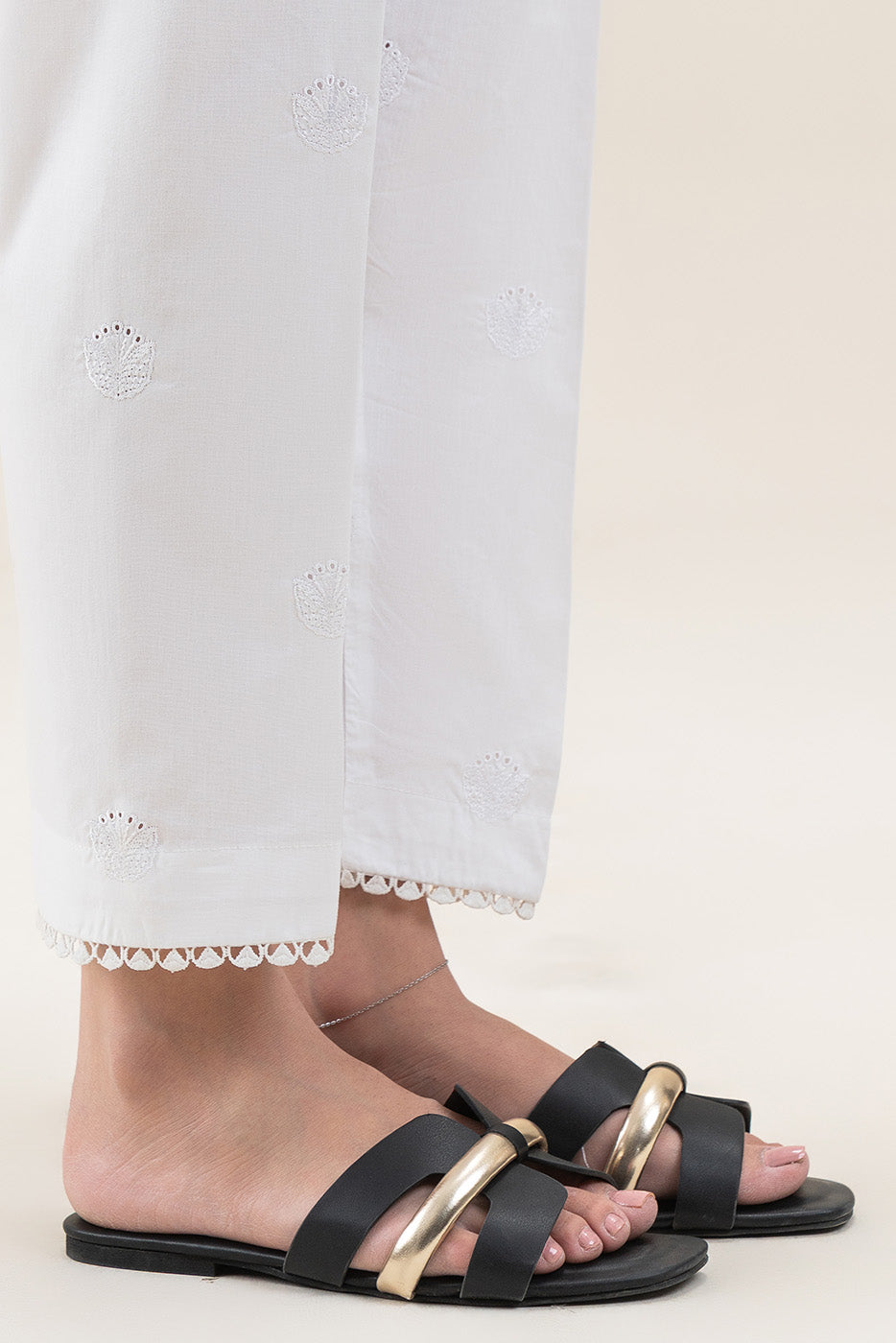 EMBROIDERED STRAIGHT PANTS