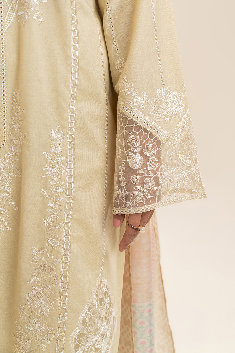 3 PIECE EMBROIDERED LAWN SUIT (PRET)