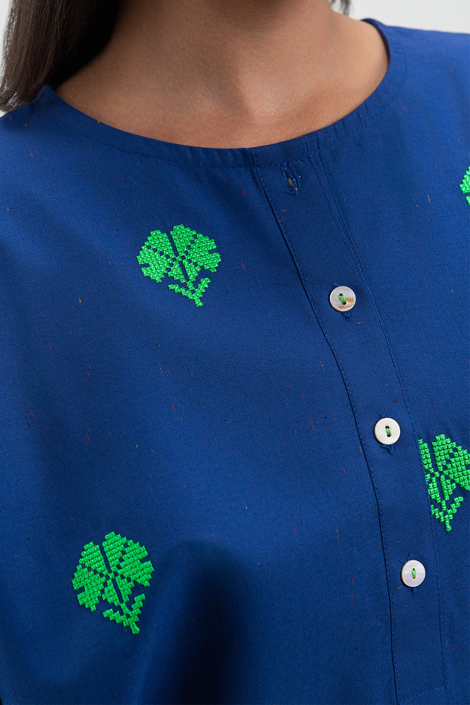 EMBROIDERED NEPS CAMBRIC SHIRT (PRET)