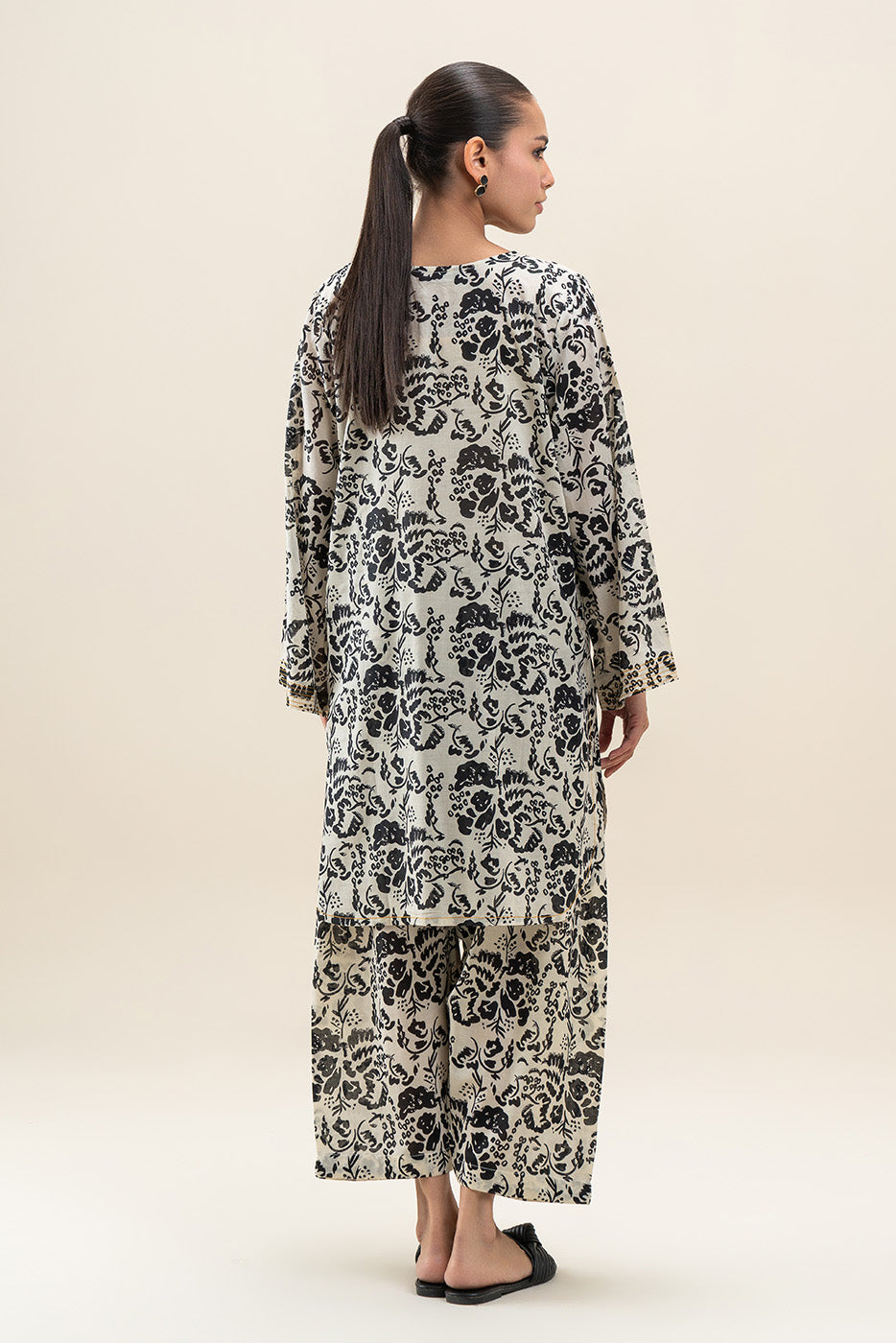 2 PIECE PRINTED LAWN SUIT (PRET)