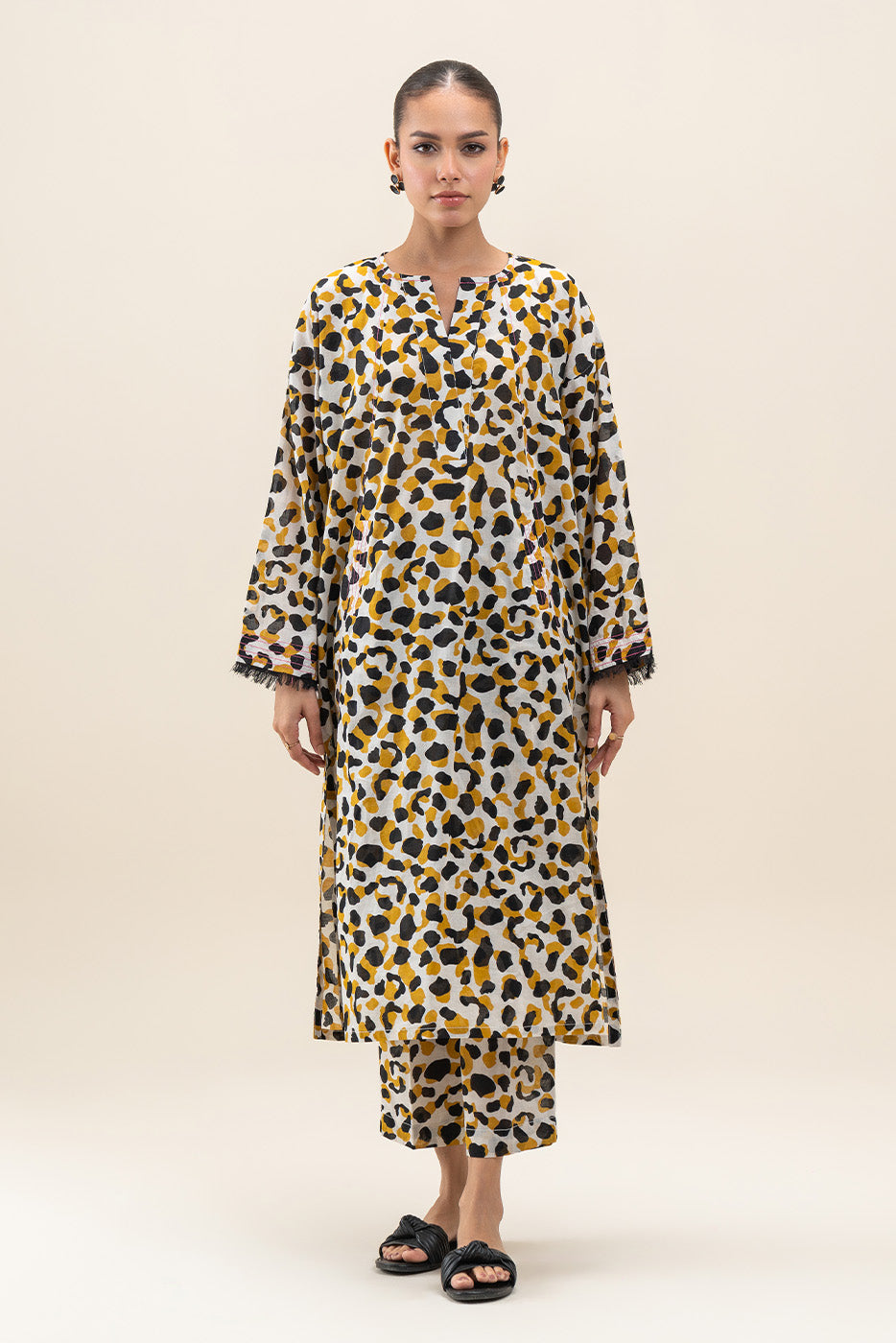 2 PIECE PRINTED LAWN SUIT (PRET)