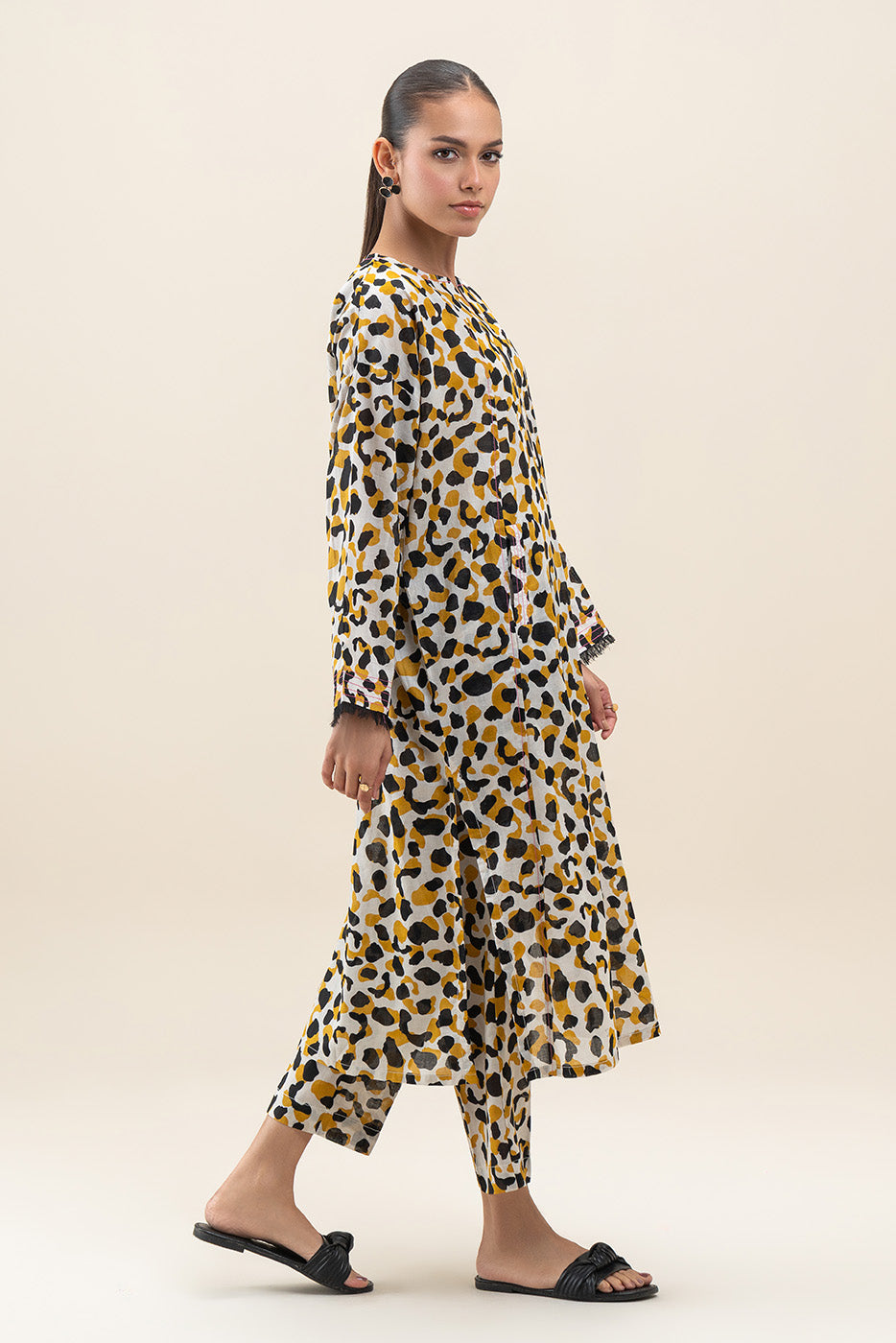 2 PIECE PRINTED LAWN SUIT (PRET)