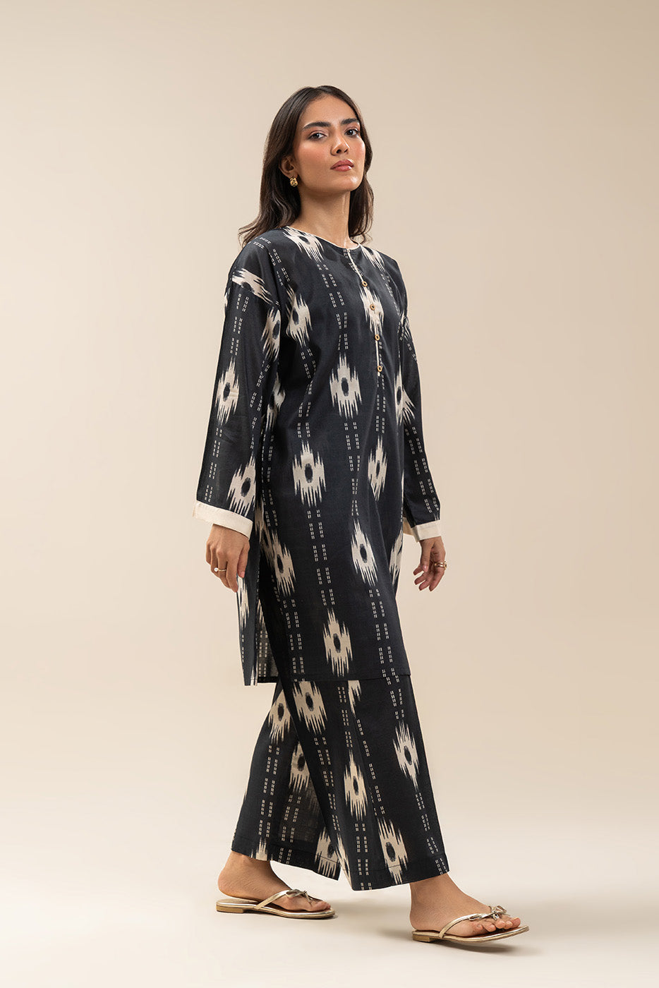 2 PIECE PRINTED LAWN SUIT (PRET)