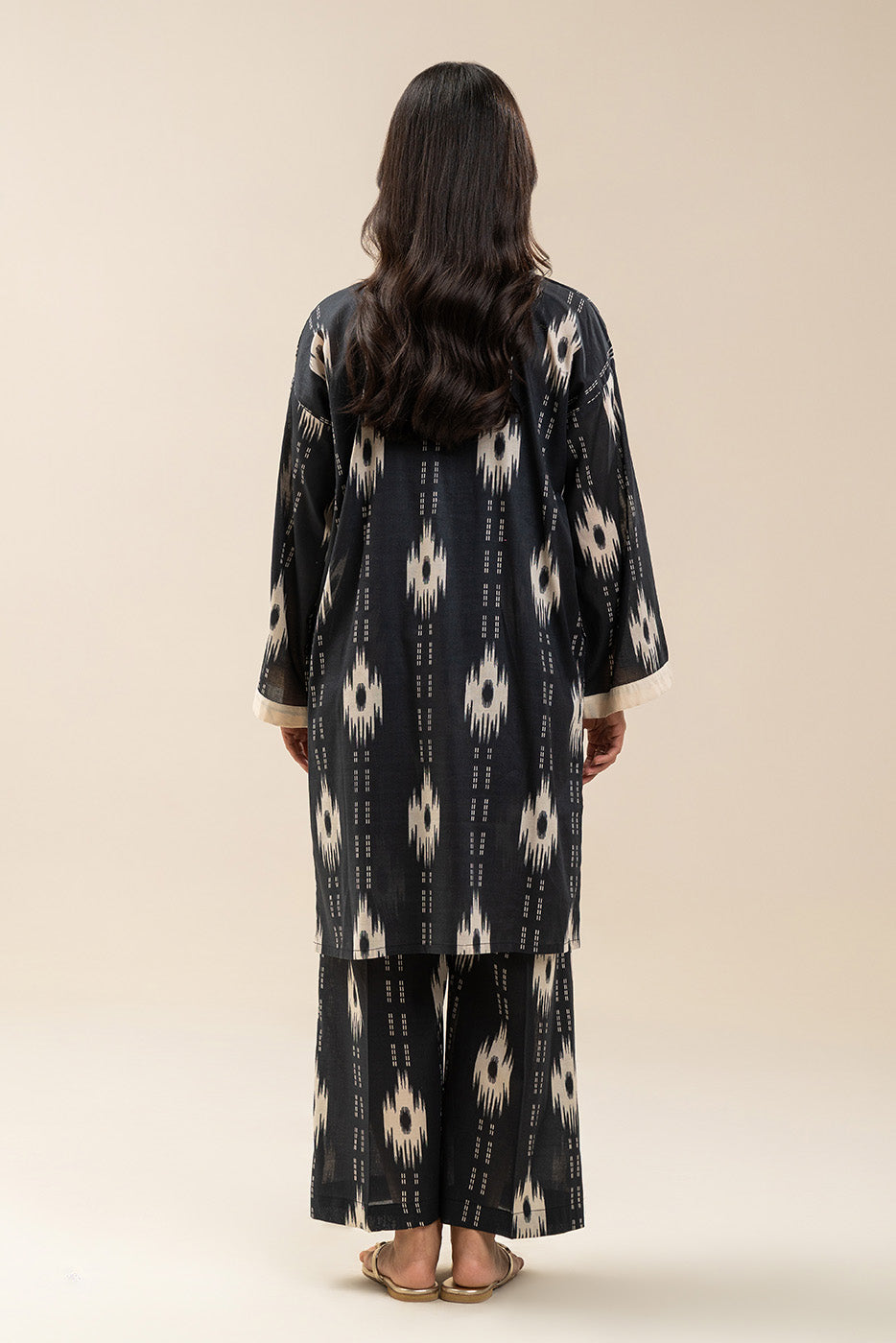 2 PIECE PRINTED LAWN SUIT (PRET)