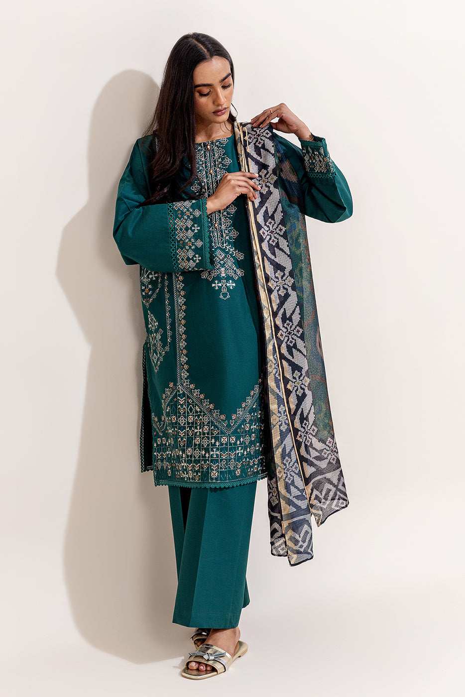 3 PIECE EMBROIDERED LAWN SUIT-TEAL VOYAGE (UNSTITCHED)