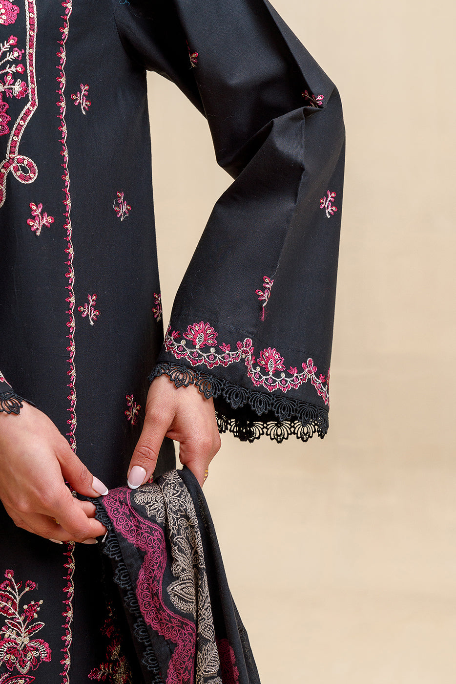 3 PIECE EMBROIDERED LAWN SUIT-SABLE SPRAY (UNSTITCHED)