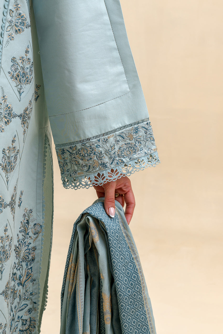 3 PIECE EMBROIDERED LAWN SUIT-AURORA FROST (UNSTITCHED)