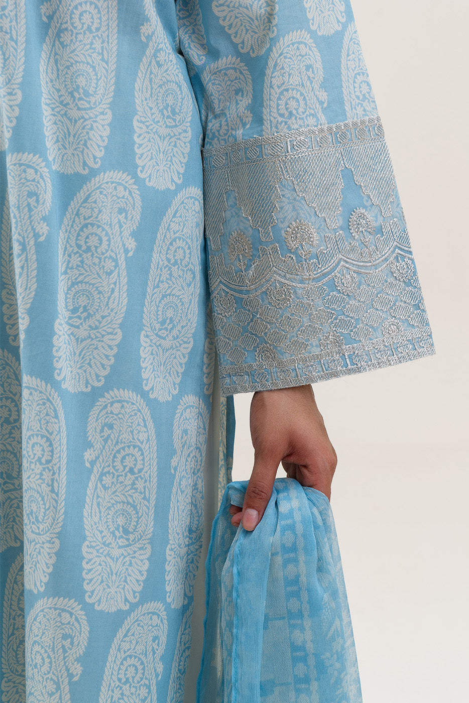 2 PIECE EMBROIDERED LAWN SUIT-BLUE FLAIR (UNSTITCHED)