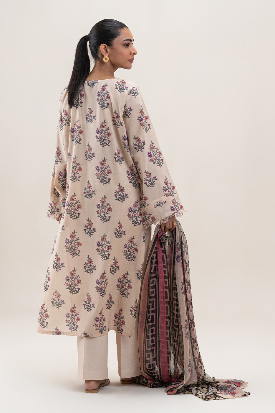 2 PIECE EMBROIDERED LAWN SUIT-IVORY AURA (UNSTITCHED)