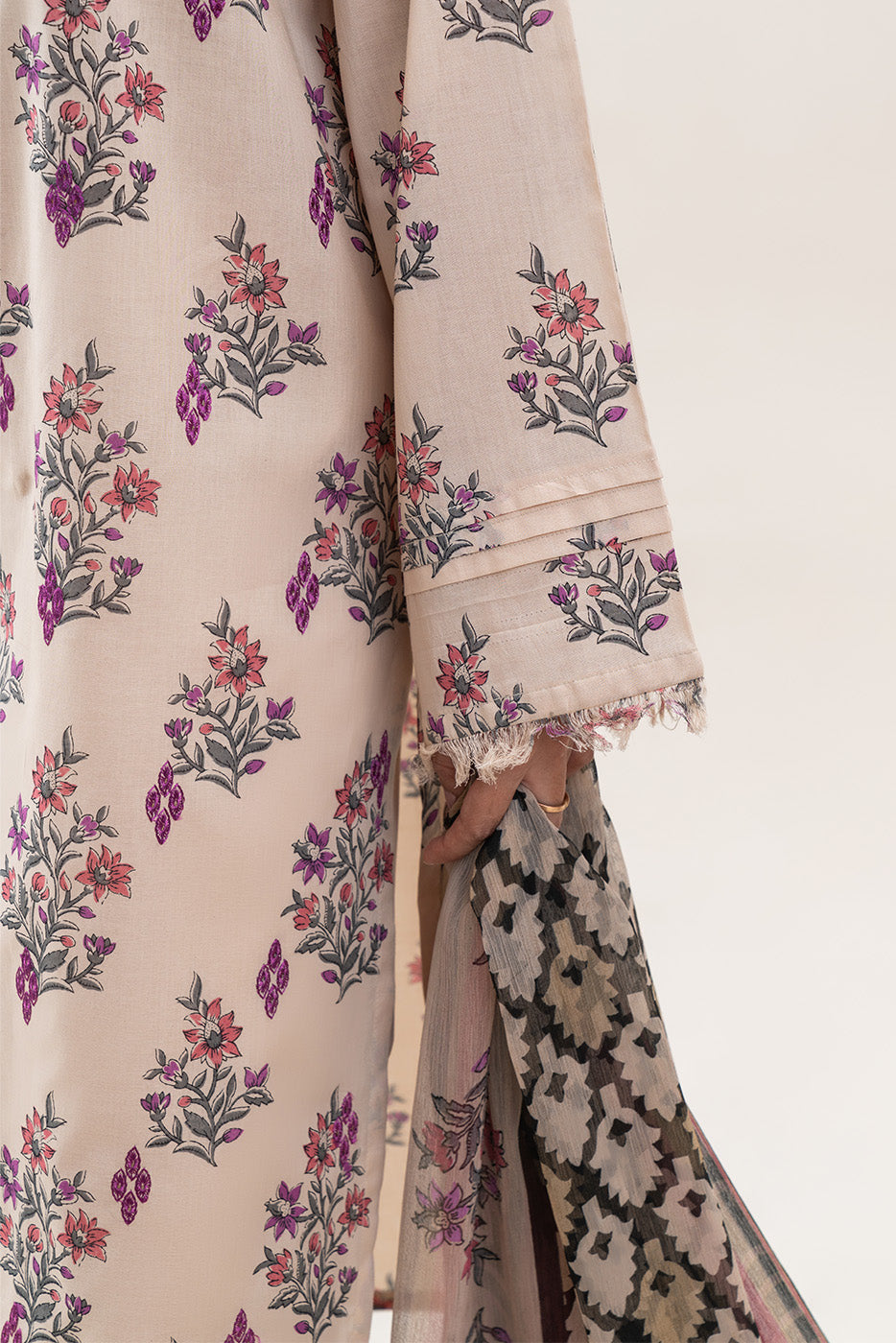 2 PIECE EMBROIDERED LAWN SUIT-IVORY AURA (UNSTITCHED)