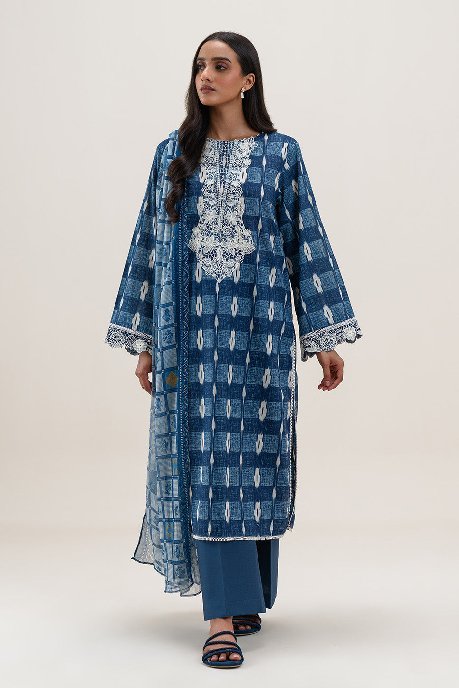 2 PIECE EMBROIDERED LAWN SUIT-AZURE ELEGANCE (UNSTITCHED)