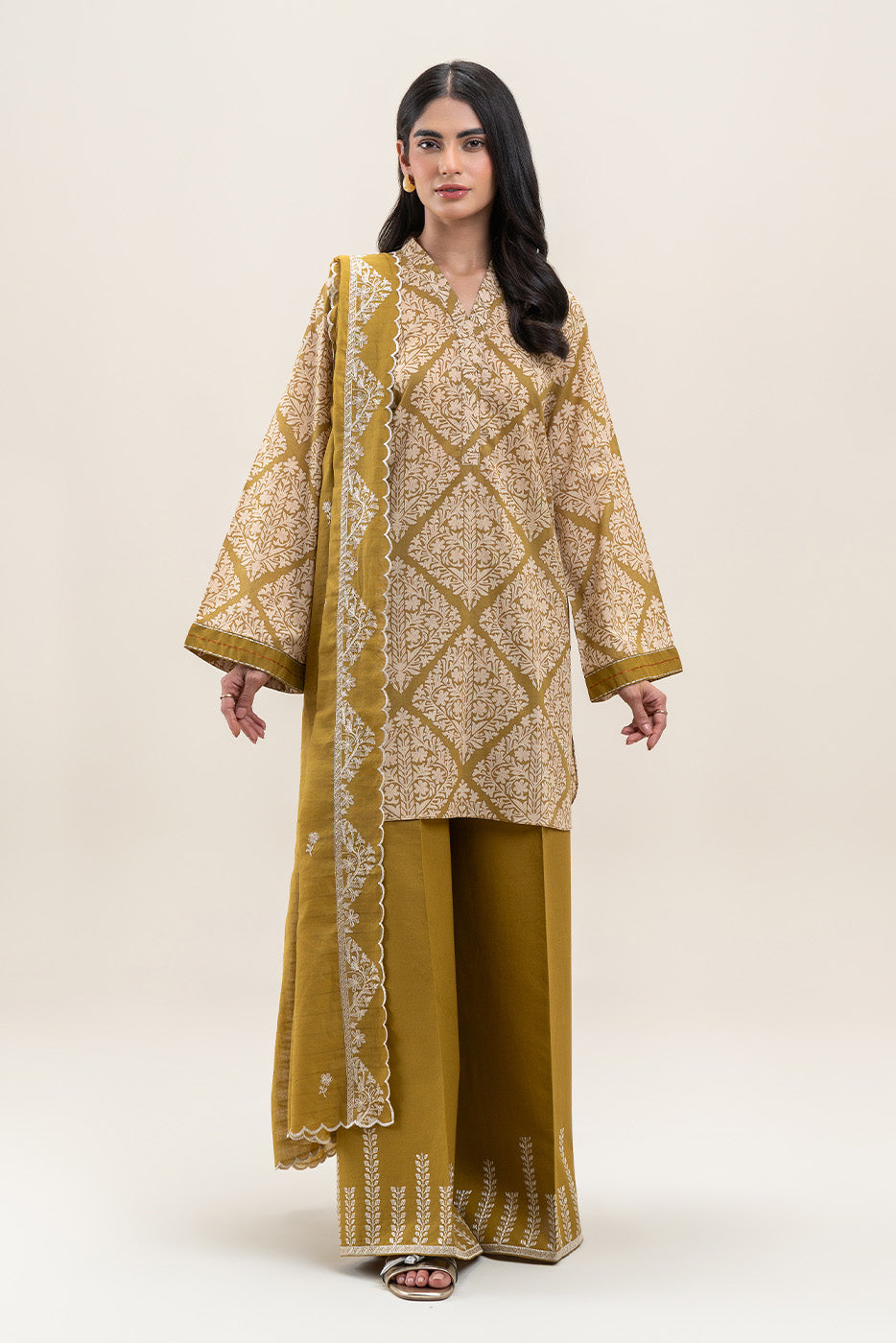 3 PIECE EMBROIDERED LAWN LAWN SUIT-MEDALLION HINT (UNSTITCHED)